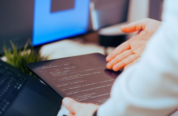 Développement d'applications personnalisées avec une agence no code à Marseille